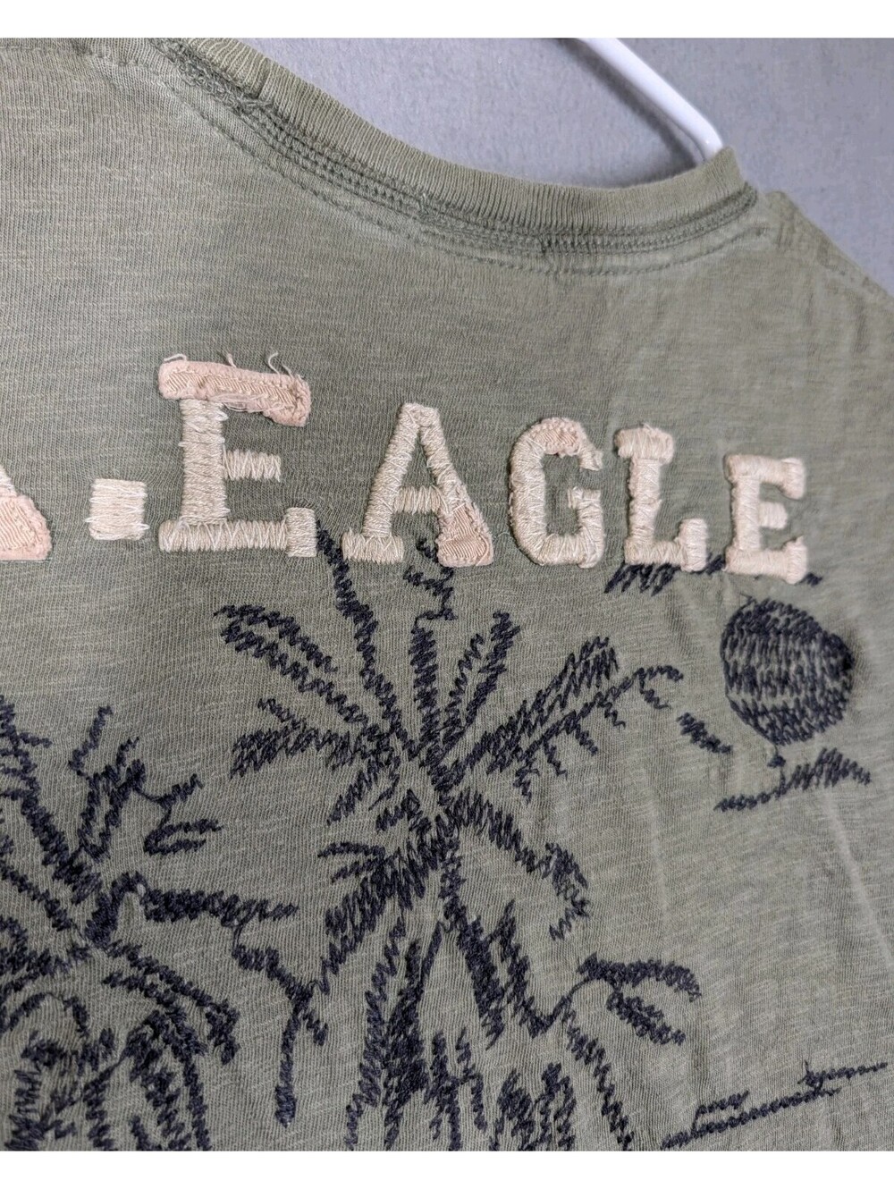 American Eagle Mens XS Green Y2K Athletic Fit Embroidered Palm Trees Graphic Tee